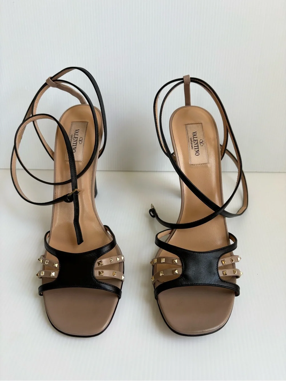VALENTINO GARAVANI Rockstud Strappy Ankle Wrap Heels Sandals Size 40.5 - EUC